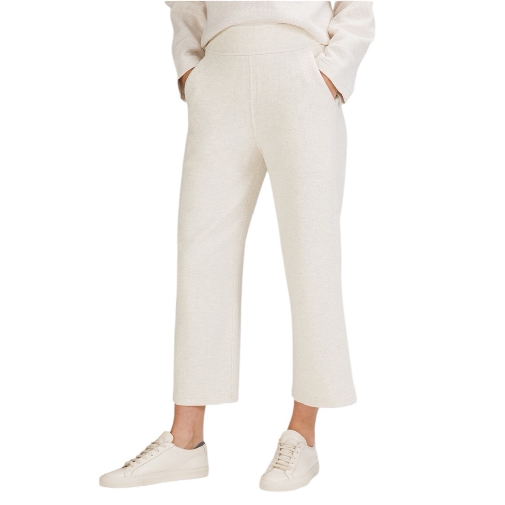 Lululemon Women’s Ribbed Straight Leg Cropped Pants in Cream Size 6 EUC